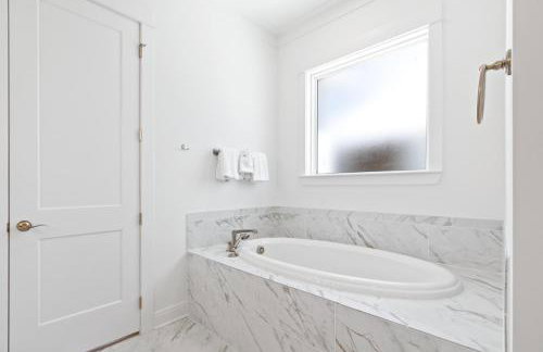 Sandy Cheeks Pet Friendly - Photo 56