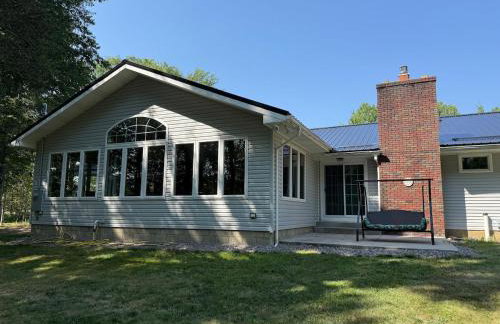 Large home with hot tub in serene wooded setting - Foto 37