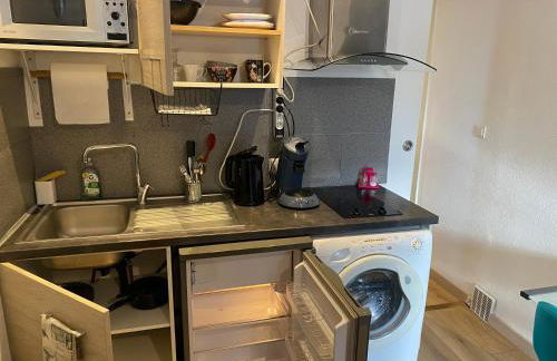 Nancy, Magnifique studio totalement climatisé, meublé, salle de bains et wc séparés, parking privé, cuisine équipée, WIFI - Foto 4