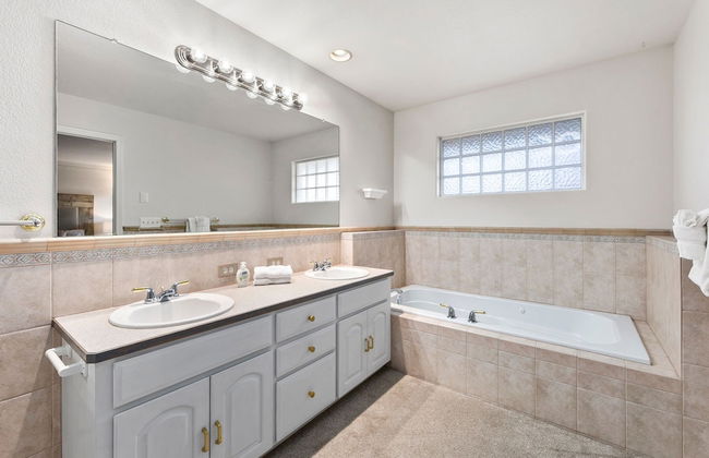 Scandinavian Chic – Hot Tub, Bikes and Lake Life! - Foto 23