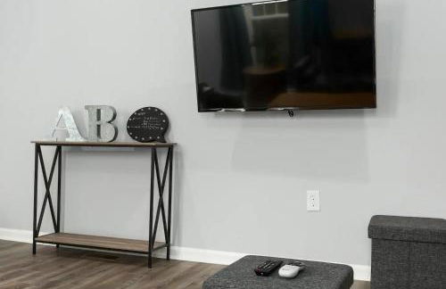 Recently Renovated Chic Durham Farmhouse - Photo 45