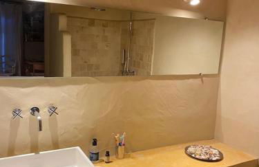 In Gordes, facing the entire Luberon Park a beautiful 5 bedrooms house - Photo 24