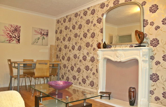 Balcony Apartment - Spacious 2 Large Beds - Photo 7