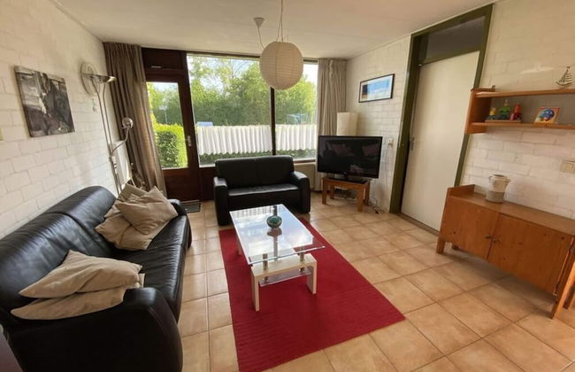 Welcoming Apartment Near Lake - Photo 11