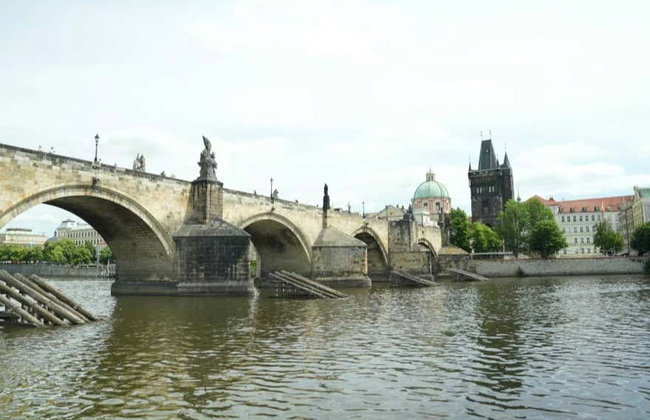 Paseo en barco por Praga - Foto 2