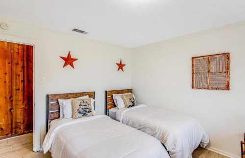 Hill country gem with private pool, deck, firepit, Ping-Pong, foosball, & WiFi - Photo 20