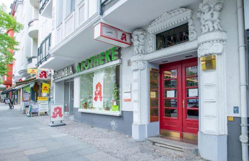 KAISER 02 by ROCKCHAIR Apartments l SUPERHOST Status l 3 Bedrooms Boxspringbeds 2 Bathrooms l Cozy Family & Business Flair 155 sqm 3 Balcony 2nd Floor Elevator up to 10 guests welcomes you! - Foto 45