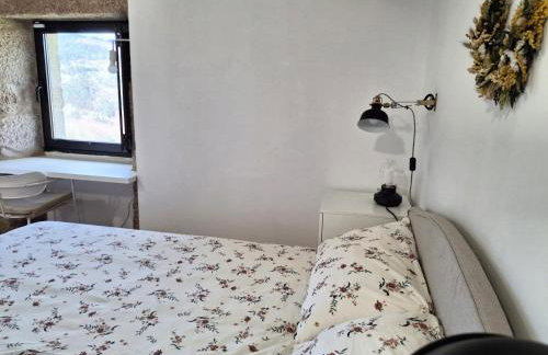 Encantadora Villa de Piedra con Jardín y Chimenea - Foto 9