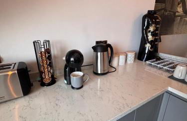 Stylish Coastal Apartment with Breathtaking views - Foto 35