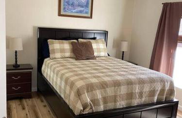 Lake House - Photo 3