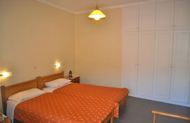 Holiday Studio Apartments Yannis on Agios Gordios Beach in Corfu - Photo 7