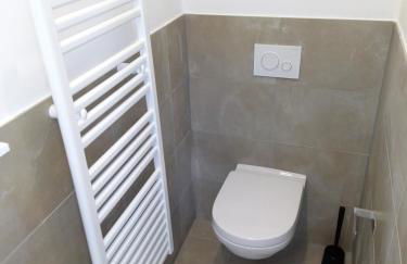 Zentrale ruhige Lage mit Parkplatz und Terrasse - Foto 9