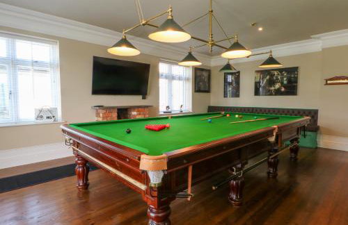 Meadow Manor And Spa - Photo 27