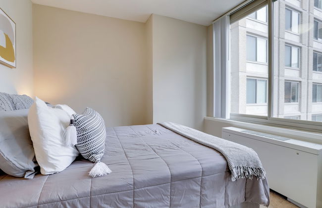 Elegant Apartments Near the Pentagon - Photo 32