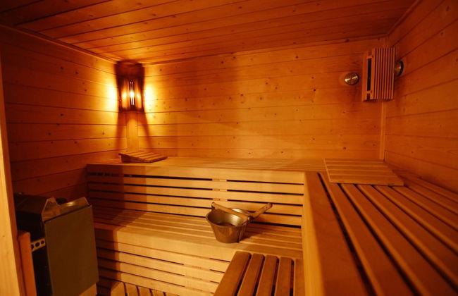 Luxury Stay With Sauna - Photo 22