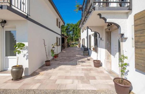 2 Bedroom Cozy Home In Jurdani - Foto 7