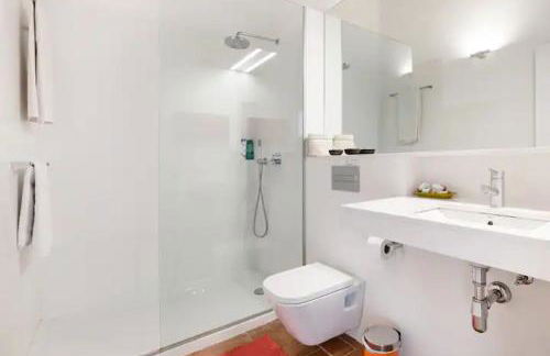 Can Rovira - Stunning Neoclassical Mansion, Just 20 min drive from Barcelona City Center, Ideal for groups and families - Foto 54