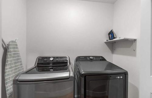 Crash with Class in this Townhome - Foto 26