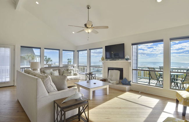 By the Sea - Foto 17