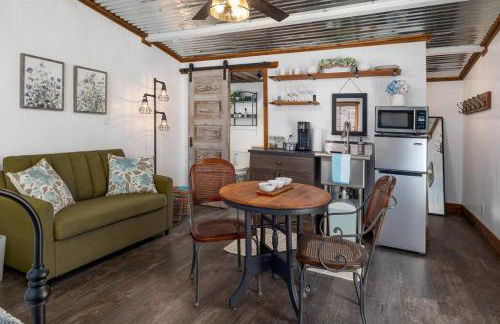 NEW! Ladybug @ Firefly Grove w/ Blanco River Access - Foto 8