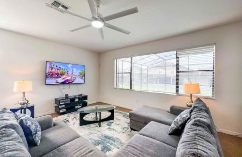 NearTheParks - 5BR Family Villa with Saltwater Pool near Disney - Photo 10