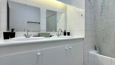 Maison La Clairière - Jardin et parking - 10 pers - 4 chambres - 15 min de Lyon - Foto 2