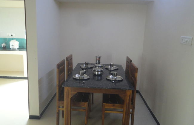 Sanvika Hotels & Service Apartments - Photo 12