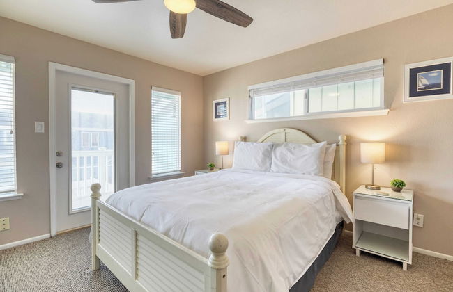 Steps to Beach w/ Patio+deck Foosball Happy Bottom Beach House by Avantstay - Foto 9