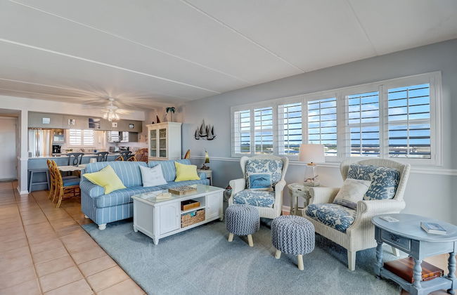 Beach Condo Miles-long Views Sand and Sea, Access to Private Fishing Pier by RedAwning - Foto 12