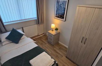 Reardon near warwick hospital, free parking, fast wifi, sleeps 5 - Foto 12