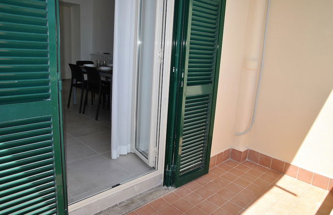 Sea Breeze Seafront Flat - Photo 13