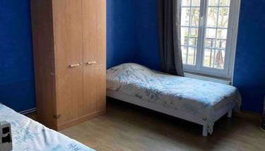 Maison chaleureuse en face de la forêt - proche INSEAD - Foto 4, wardrobe