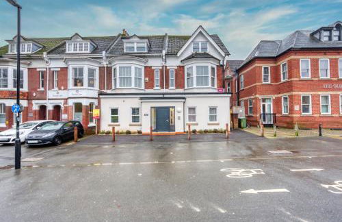 1-Bedroom Luxurious, City Centre, Chic & Stunning Apartment in Southampton, Sleeps 4 - by Blue Puffin Stays - Photo 25