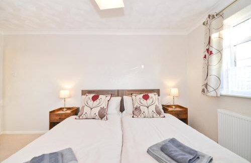 Dassia-Rural Bungalow, Dog Friendly with Hot Tub Near Gurnard - Foto 28