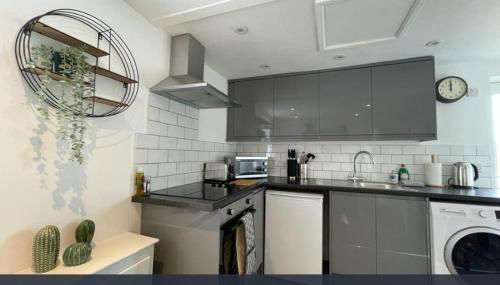 Contemporary 1 Bedroom Apartment - Foto 2