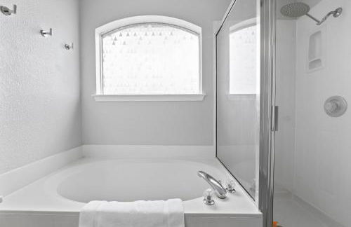 Cowboy Pool - Large Patio - King Bed - Firepit Table - Pet Friendly - Photo 40