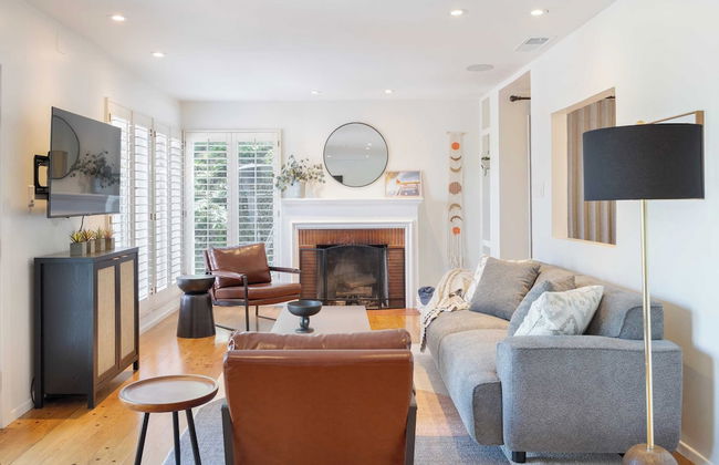 A-lister by Avantstay Hollywood Hills Luxe Group Escape w/ Pool - Photo 4