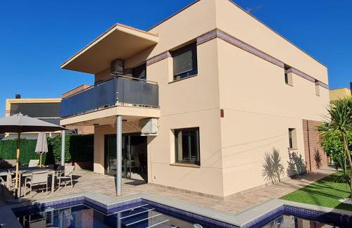 VILLA RIOJA with pool & mountain and sea view, ONLY FAMILYS - Foto 1