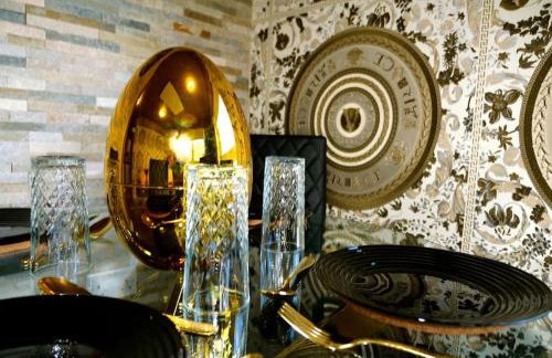 Stunningly Opulent Gold Apartment Near Sheffield FULL SKY TV - Foto 1