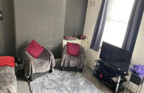 Cosy 2 Bed House - Sleeps 3 Parking & Garden - Foto 26