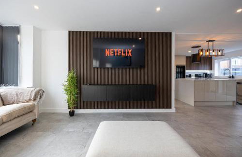 Modern 5-Bed Home EV City Centre 10 min - Foto 1