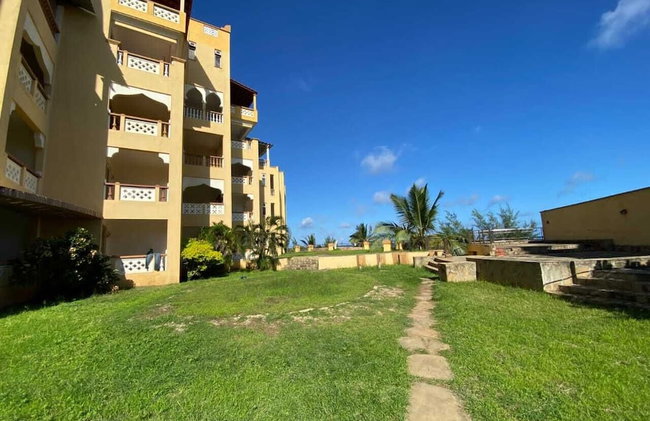 Lily Beachfront Apartments - Photo 2