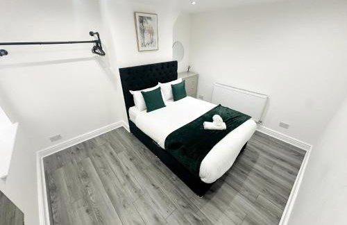 Central Location Liverpool, Modern Home, 4 BR, Sleeps 9, Free Parking - Foto 10