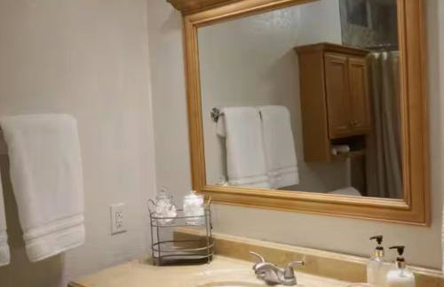 Chic Country Home in the Woods with Hot Tub - Foto 19