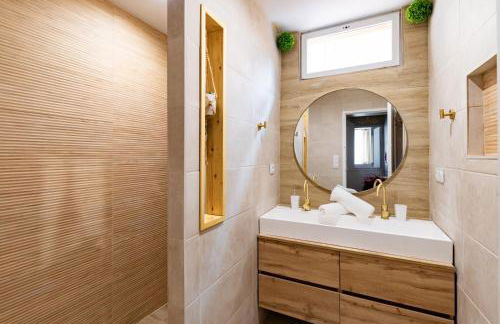 Plein centre - climatisé - à proximité cité médiévale - Foto 17