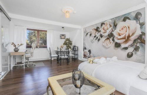 Mehr Platz als im Hotel - Ruhig & Zentral, Parkplatz, WLAN, Arbeitsplatz - Foto 8