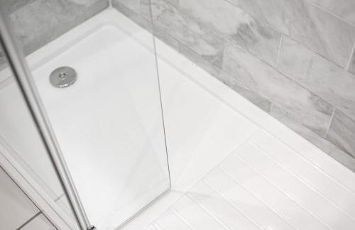 Extravagant 6 Bed Victorian Townhouse with Hot Tub - Photo 25