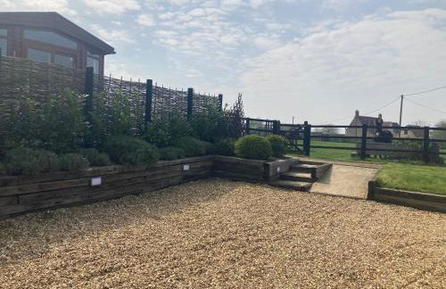 Rew Farm Country and Equestrian Accommodation - Sunset Lodge - Photo 19