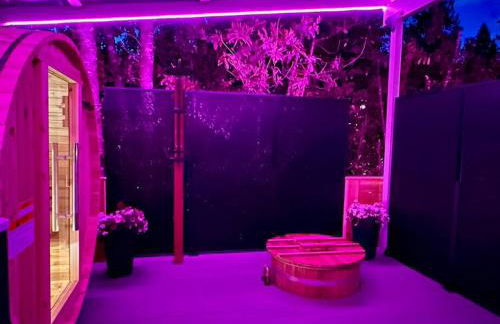 Purple City Retreats - Luxury Yurt & Spa - Foto 28