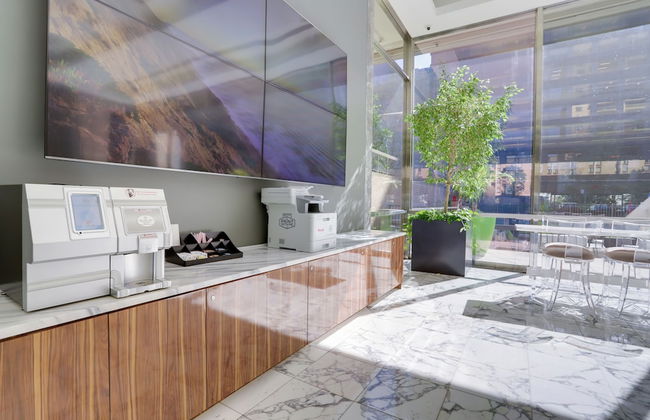 Crystal City Apt for Business Travelers - Photo 2